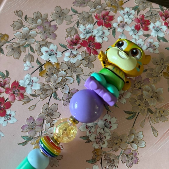 Studio 120 Other - Disney Doorables: Zootopia: Officer Clawhauser roller skates handmade beaded pen
